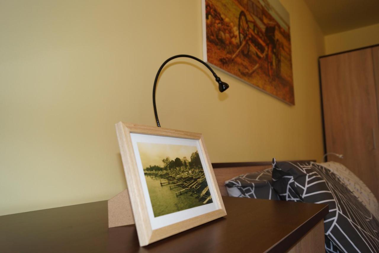 Spacious 2Bdr - Free Parking - Walk Everywhere - 300 Mbps Wifi Varna Esterno foto