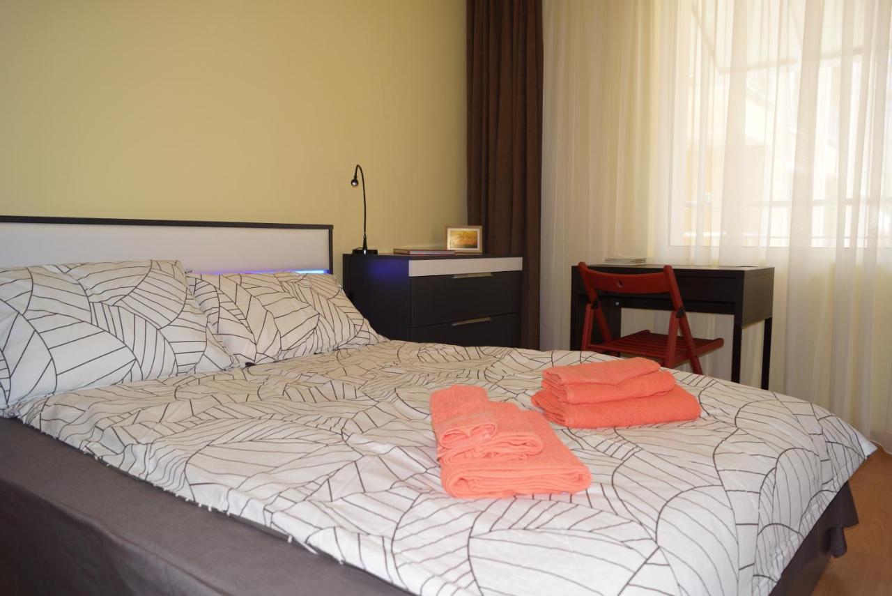 Spacious 2Bdr - Free Parking - Walk Everywhere - 300 Mbps Wifi Varna Esterno foto