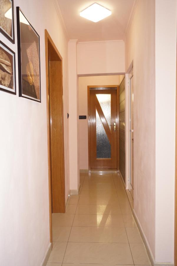 Spacious 2Bdr - Free Parking - Walk Everywhere - 300 Mbps Wifi Varna Esterno foto